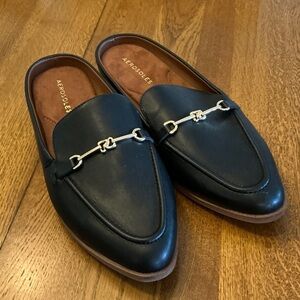 Woman’s AEROSOLES black mule with gold bar. 9.5 Wide. Never worn. So comfy!